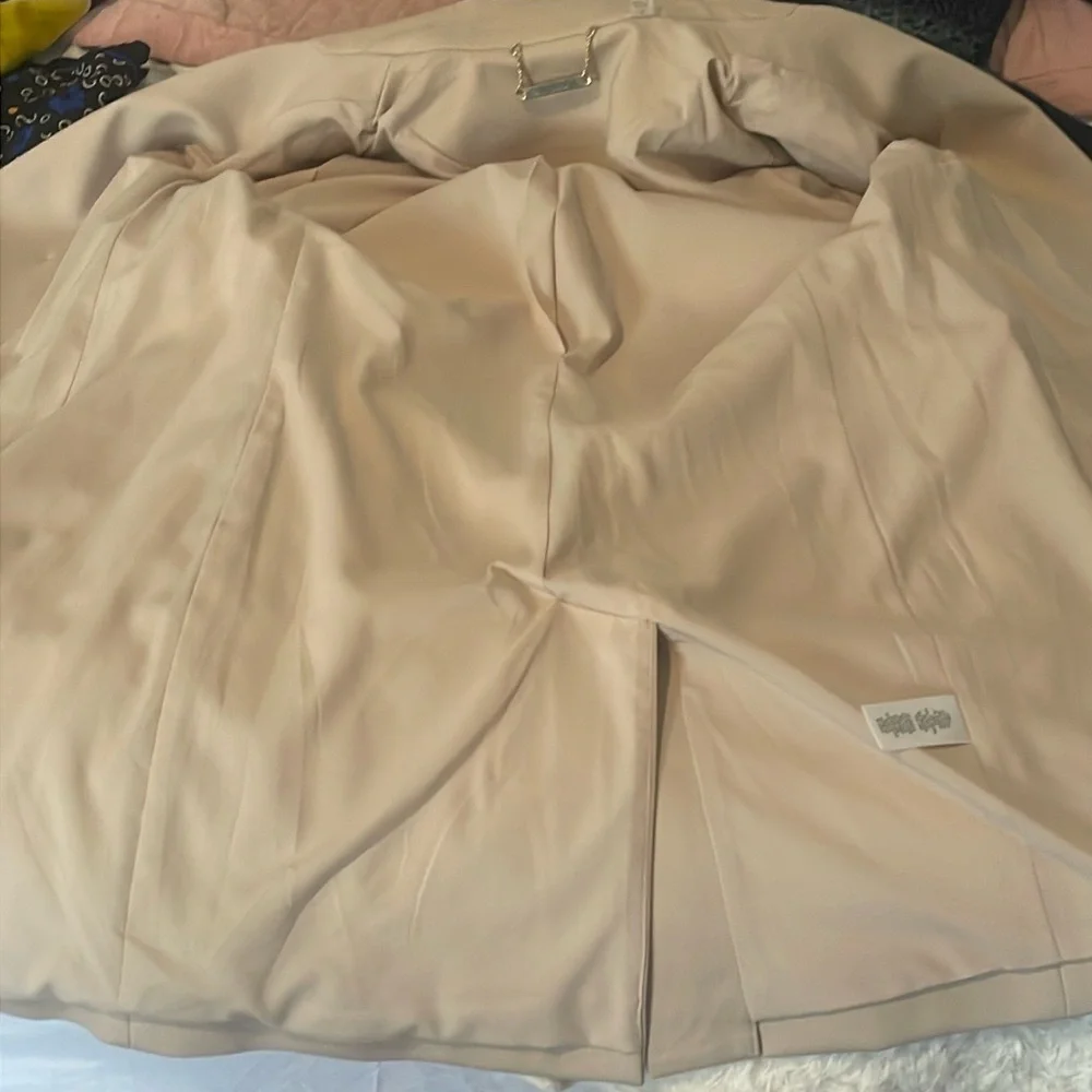 T TAHARI Chic Double-Breasted Blazer
